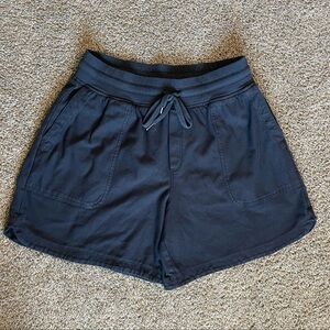 Athleta Farallon Midi Shorts Black Drawstring Women’s Size Large